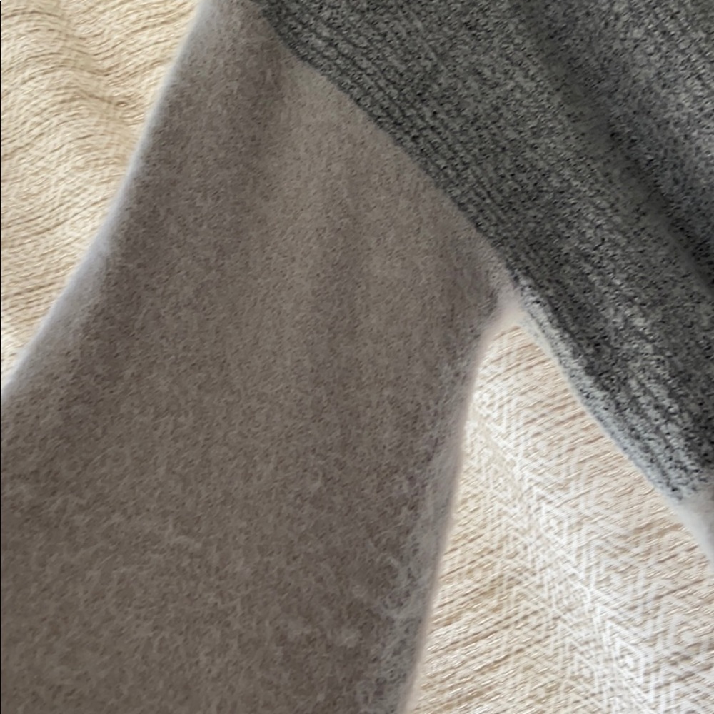 Color block sweater - Picture 2 of 4